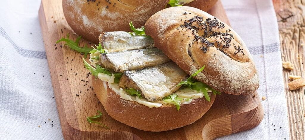 Bocadillo de Sardinas Ortiz 'a la antigua' con mantequilla 34 Panino di Sardine Ortiz “all’Antica” col burro