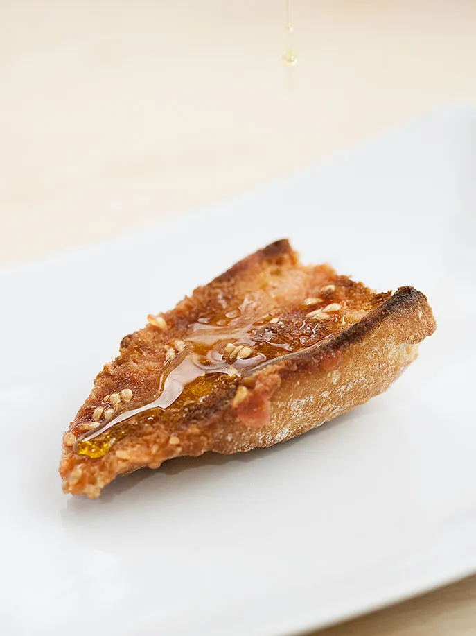 Canapé Margheritta de Sardinas Ortiz 'a la antigua' 6 25-Tosta-Margheritta-con-sardina-y-queso_2-copia